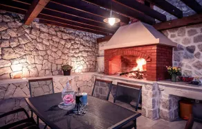 Beautiful Home In Vid - Image 3
