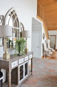 Stunning Lake House w/Large GAMEROOM - Image 2