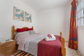 Appartement de Vacances « Ático La Estrella » avec Vue sur la Montagne et Terrasse Privée - Image 5