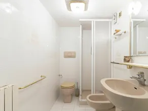 Schöne Wohnung für 4 Personen mit Pool,  W-LAN, TV und Balkon - Image 2