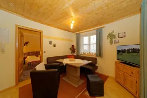 Appartamento nel seminterrato con una grande terrazza - Image 3