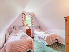 2 bedroom accommodation in Woodbridge - Image 5