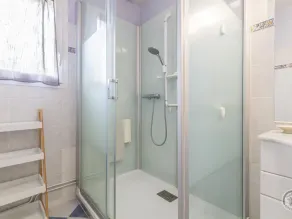 3-bedroom house, near beach, pets allowed, parking - Image 3