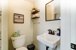Charming 3 bdr! City location! Great parking! - Image 2