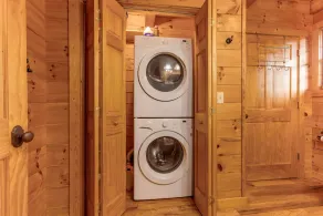 White Pine - Cozy Cabin with Relaxing Hot Tub! - Image 3