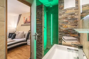 Ferienwohnung \"Steinhaus XL1\" mit Bergblick, Gemeinschaftspool und WLAN - Image 4