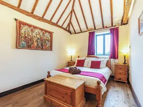 2 bedroom accommodation in Faversham - Image 4