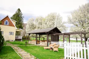 The Rooster Suite in Downtown Banner Elk - Image 4