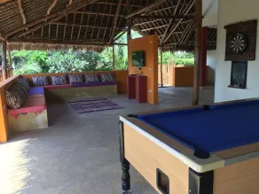 Pole Pole Beach House - Image 2