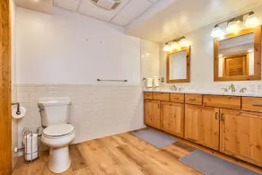 Gorgeous Private Home with magnificent lake views! Great Firepit to watch the Su - Image 3