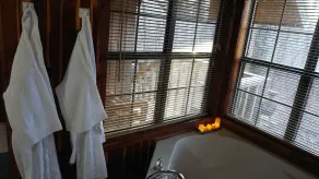 Couples Getaway Near Hot Springs-Jacuzzi and Hot Tub Overlooking Mountains! - Image 4