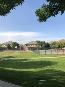 Beautiful 3 Bedroom Townhouse with pool. Nice neighborhood. Great location. - Image 4