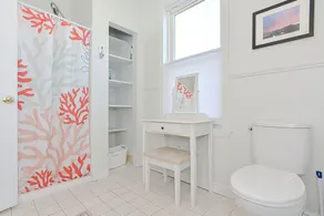 Harbortown Hideaway - Image 2