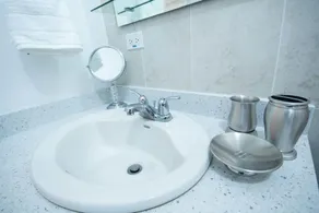 Cattleya's Kingsway Suite - Image 3