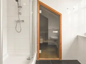 Spacious Holiday Home With Jetty - Image 2