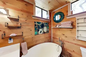 Stylish Zen Cottage at KC Memory Lane - Image 4