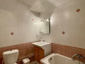 Restored farmhouse, 3 bedrooms, fireplace - Image 2