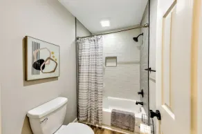 Sleeps 6 -2BR-Pet Friendly-Fenced-DBL Mstr(1018) - Image 4
