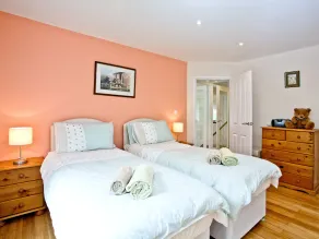 2 bedroom accommodation in Paignton - Image 5