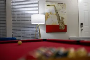 King Bed w/Ensuite | Pool Table Lounge | World Cup - Image 4