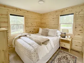 The BL Cottage - Lake Getaway with Panoramic Views, near Cascade Mountain - Image 5
