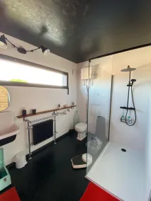 Your rooftop room with private bathroom and terrace - Image 4