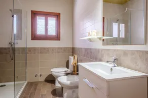 Fantastica villa in posizione centrale con piscina, WLAN e aria condizionata, sono ammessi animali domestici - Image 3