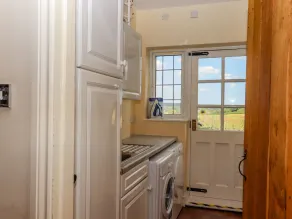 THE ORCHARD, pet friendly, character holiday cottage in Peasmarsh - Image 4
