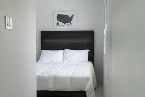 Luxury 2 Bedroom 2 Bathroom City Oasis - Image 4