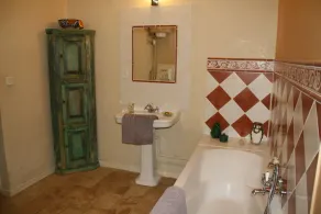 An old farmhouse, the MAS VALERIAN, fully renovated on a 8 hectares property - Image 2