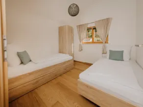 Log cabin, 60 sqm, 2 bedrooms, wooden terrace with garden, max. 4 persons - Image 3