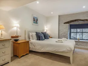 1 bedroom accommodation in Dartmouth - Image 5