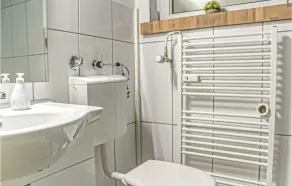 1 Bedroom Stunning Apartment In Detmold - Image 2