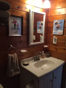 Fabulous Mountain View Chalet close to Everything in North Conway.  Pet Friendly - Image 3