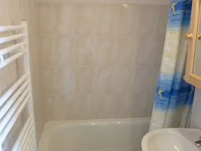 Cozy 1BR Apartment with Balcony, Ideal for Hiking, Sleeps 4 - Image 2
