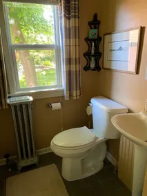 Time for fall color viewing and winter fun planning. Lots of room for your group - Image 3