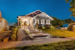 The Parkway Beach House-Two Blocks to the beach w/in ground heated s/water pool - Image 5