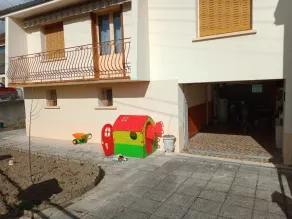 Entire house, parking, garage and garden - Image 3