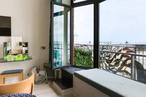 Seaview Enchanting Double Room - Image 3