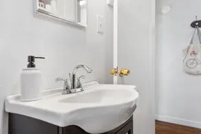 Hometown FAVE - Spacious 2-BDRM Cottage Near Downtown Albany & Close to OSU - Image 4