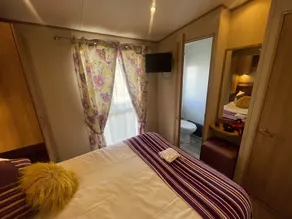 sunset luxury lakeside lodge with hot-tub,3 bedrooms, pet friendly - Image 3