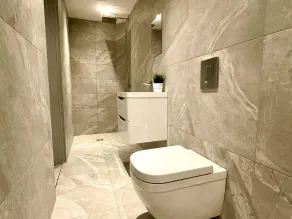 Stunning 2 bed - free parking -5 min walk to beach - Image 2