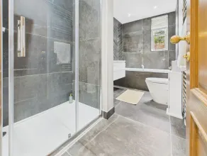 Green Hat Stays - Chepstow - Harvax House - Image 3