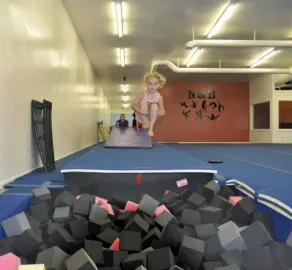 *STAY & PLAY* 5000 sq. Gym, Custom Master & Loft! - Image 2
