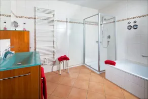 Watzmann, 2-4 pess., 120 m², 2 quartos, sala de estar, kitchenette, casa de banho, duche e WC, varanda - Image 2
