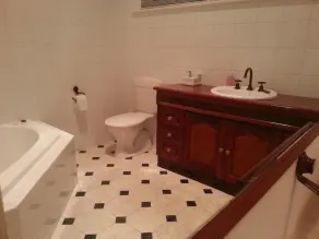 Hadenham House Victoria - Image 3