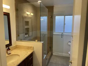 Luxury Executive home in Bay Area close to Apple/Shopping - Image 2
