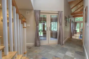 4+ Acre Pond Front Retreat, terrain de basket - Image 2