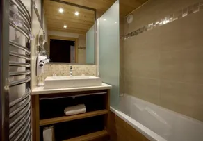 Wifi, ski-in/ski-out & foot of the slopes, fitness, swimming pool, sauna, hammam, balcony, tv - Image 5