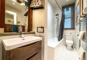 A fabulously designed one-bed apartment in a superb location. Sleeps 2. - Image 5